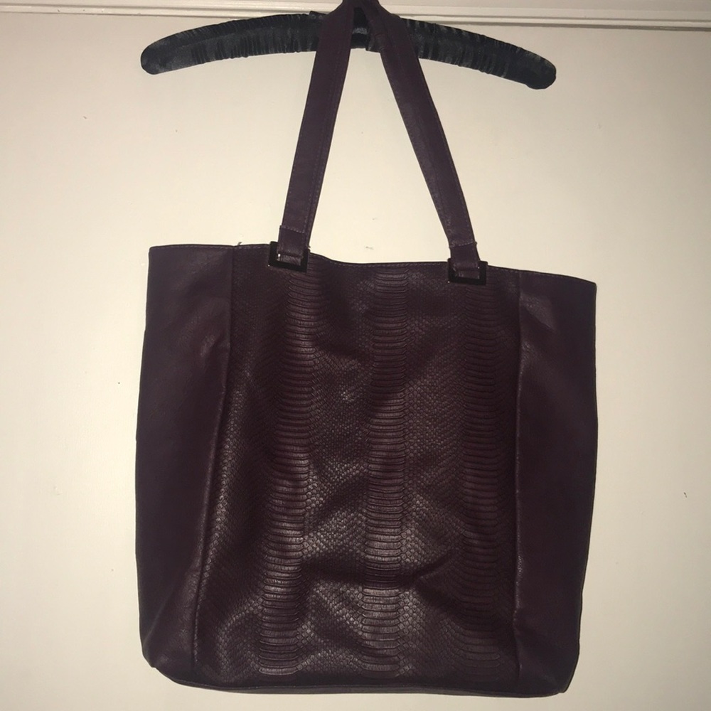 TOTE: SNAKESKIN PATTERN //purple